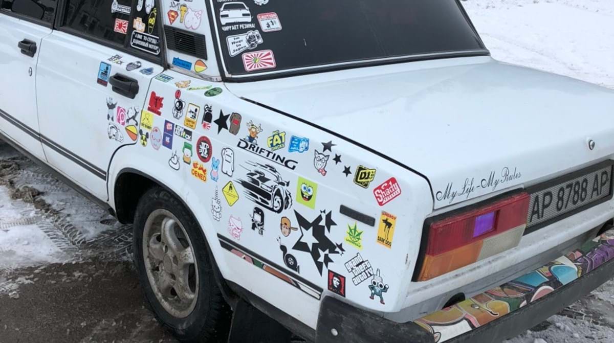 不干膠貼紙會(huì)損壞車(chē)漆嗎？